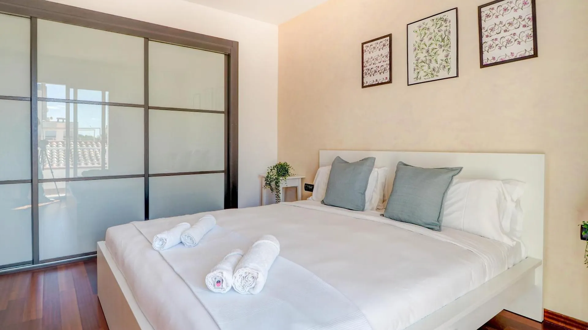 Ollie Apartment By Hello Homes Sitges 0*,